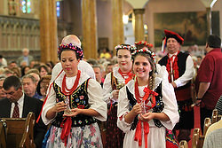 Polish dancers present gifts during Mass at historic church in Detroit