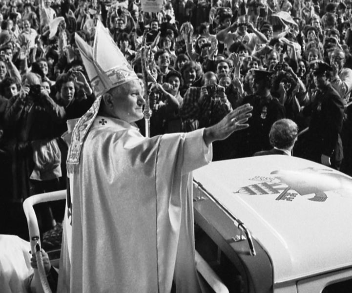 Pope_John_Paul_II_(1979)-jbm-crop